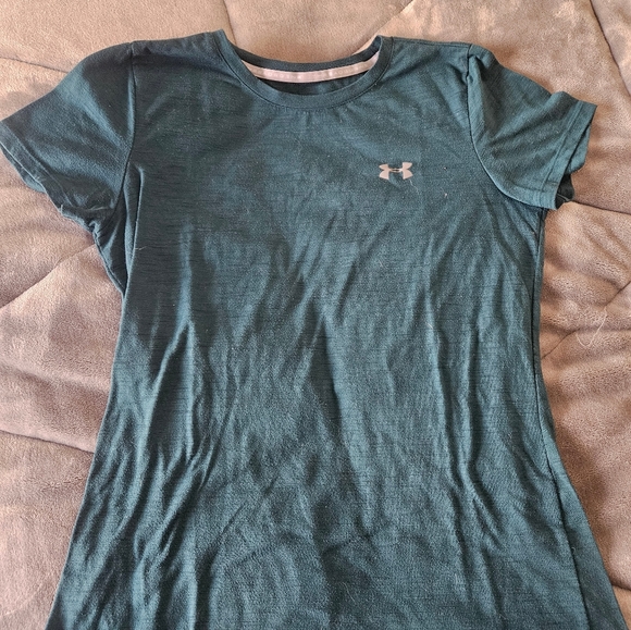 Underarmour shirts - Picture 3 of 4